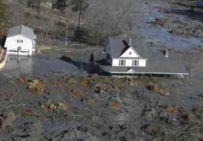 Homes buried in toxic sludge after an impoundment wall failed at TVA’s Kingston steam plant, Harriman TN, Dec 22, 2008/ J. Miles Carey, Knoxville News Sentinel, AP, New York Times, nytimes.com Homes buried in toxic sludge after an impoundment wall failed at TVA’s Kingston steam plant, Harriman TN, Dec 22, 2008/ J. Miles Carey, Knoxville News Sentinel, AP, New York Times, nytimes.com