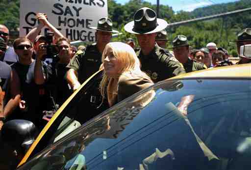 Actress Daryl Hannah arrested for trespass during anti-MTRmarch & rally, Massey’s Goals Coal processing plant, Sundial, WVa, June 23, 2009/Chris Dorst, The Charleston Gazette, blogs.wvgazette.com Actress Daryl Hannah arrested for trespass during anti-MTRmarch & rally, Massey’s Goals Coal processing plant, Sundial, WVa, June 23, 2009/Chris Dorst, The Charleston Gazette, blogs.wvgazette.com