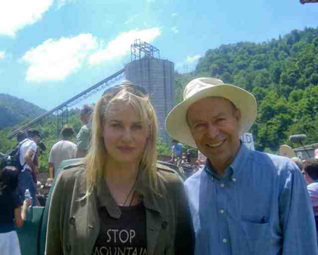 Actress Daryl Hannah & NASA climate scientist James Hansen at anti-MTR march & rally, Massey’s Goals Coal processing plant, Sundial, WVa, June 23, 09/Rainforest Action Network, understory.ran.org Actress Daryl Hannah & NASA climate scientist James Hansen at anti-MTR march & rally, Massey’s Goals Coal processing plant, Sundial, WVa, June 23, 09/Rainforest Action Network, understory.ran.org