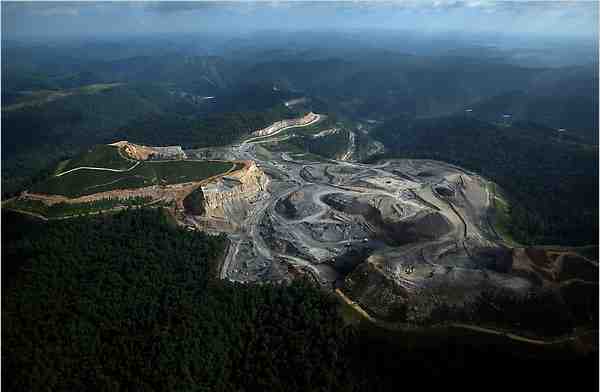 Arch Coal MTR mining operation near Spruce Mine site, Blair, W.Va, undated/Todd Heisler, “A Mining Bellwether,” The New York Times, nytimes.com Arch Coal MTR mining operation near Spruce Mine site, Blair, W.Va, undated/Todd Heisler, “A Mining Bellwether,” The New York Times, nytimes.com