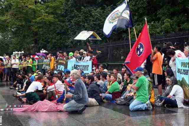March & demonstration against MTR mining, Washington DC, Sept 27, 2010/Rana Xavier, “Appalachia Rising 9.27.10,” flickr.com March & demonstration against MTR mining, Washington DC, Sept 27, 2010/Rana Xavier, “Appalachia Rising 9.27.10,” flickr.com