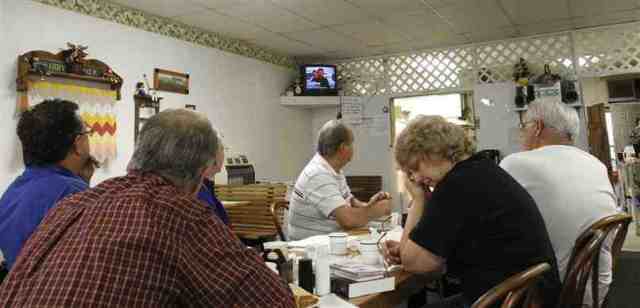 Diner patrons listen to announcement that rescue operations at Upper Big Branch are being suspended, Whitesville, WVa, April 8, 2010/Ed Reinke, AP, MSNBC, msnbc.com Diner patrons listen to announcement that rescue operations at Upper Big Branch are being suspended, Whitesville, WVa, April 8, 2010/Ed Reinke, AP, MSNBC, msnbc.com