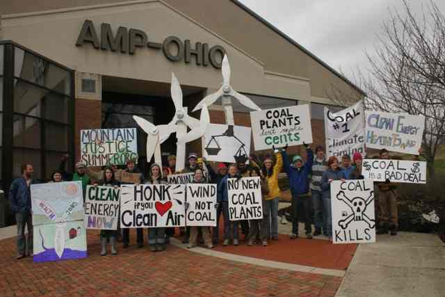 Members of Ohio Student Environmental Coalition & Mountain Justice join successful campaign to stop construction of new coal-burning power plant in Meigs County, Ohio, March 25 08/Rainforest Action Network, understory.ran.org