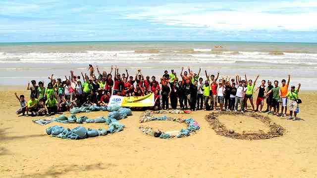 People of Sabah, Borneo, celebrate government's decision to cancel construction of new coal-burning power plant, Feb 16, 2011/350.org