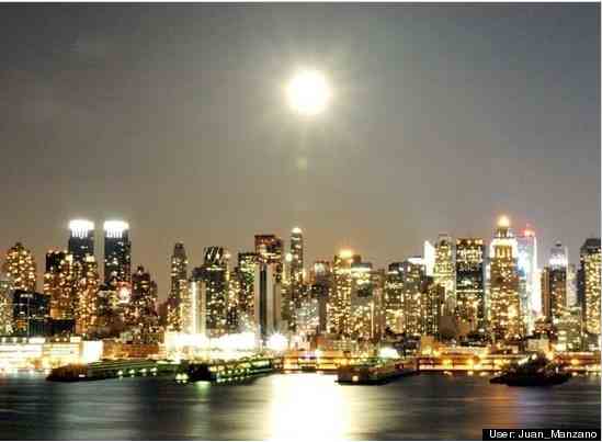 Supermoon over Manhattan, seen from Weehawken, NJ, March 19, 2011/Juan Manzano, huffingtonpost.com Supermoon over Manhattan, seen from Weehawken, NJ, March 19, 2011/Juan Manzano, huffingtonpost.com