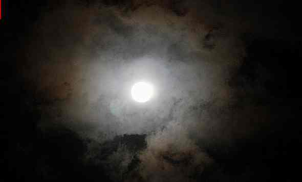 Supermoon, Jakarta, Indonesia, March 19, 2011/Daniel Giovanni, cnn.com Supermoon, Jakarta, Indonesia, March 19, 2011/Daniel Giovanni, cnn.com