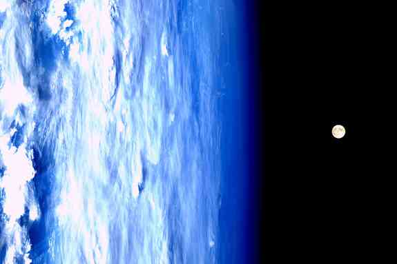 Supermoon as seen from International Space Station, March 20, 2011/Paolo Nespoli, ESA/NASA, space.com Supermoon as seen from International Space Station, March 20, 2011/Paolo Nespoli, ESA/NASA, space.com