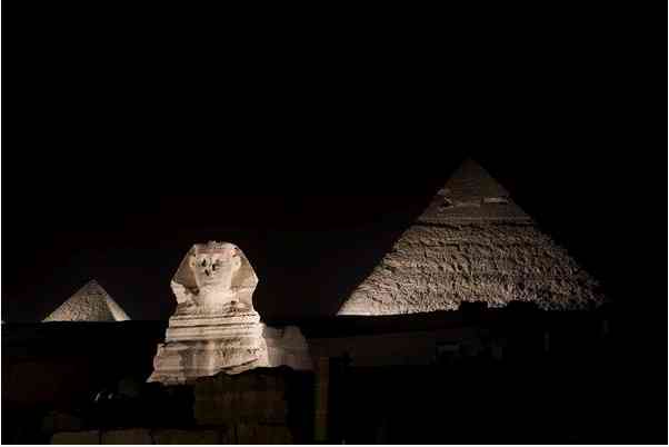 Sphinx and Pyramids, Giza, Egypt, Earth Hour, March 27, 010/Jason Larkin, photoshoptutorials.ws