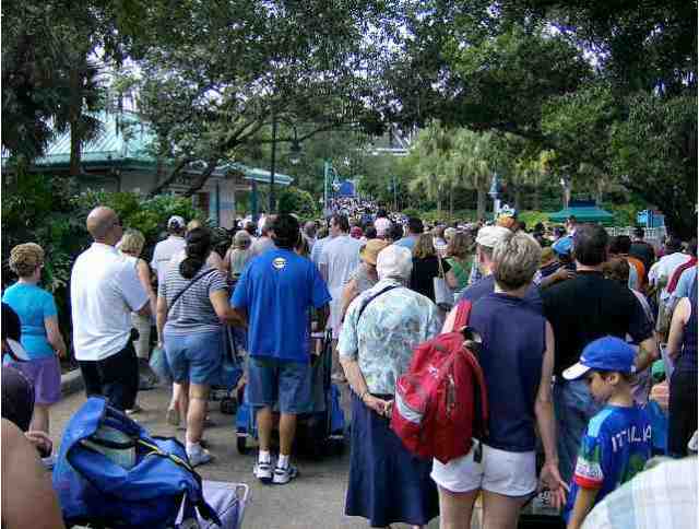 Lining up for "Believe" show, SeaWorld Orlando, Oct 2 2006/Brittany Sweet, flickr.com