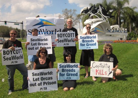 PETA demonstrators at SeaWorld Orlando on one-year anniversary of Dawn Brancheau’s death, Feb 24, 2011/PETA, peta.org