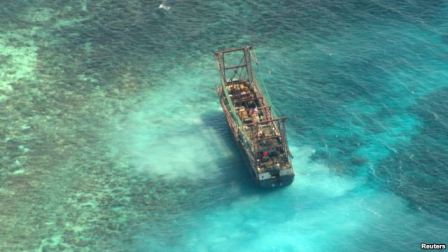 Chinese Fishing Vessel aground on Tubbataha Reef, Palawan Province, west of Manila, Philippines, April 10, 2013/Reuters, VOA